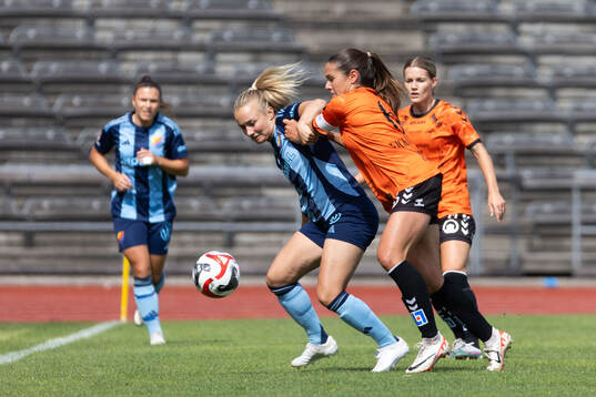 Djurgårdens Tove Almqvist och Kristianstads Carly