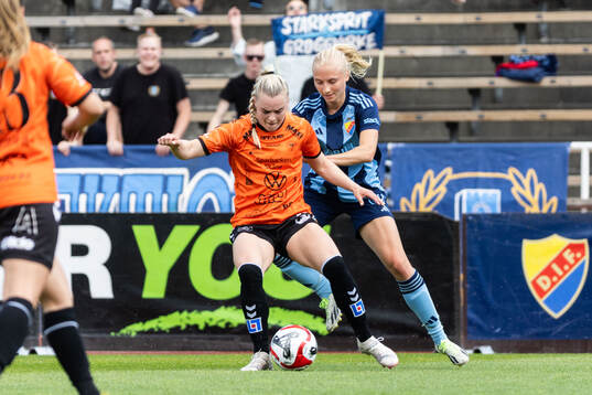 Kristianstads Gudny Árnadottir och Djurgårdens Stinalisa