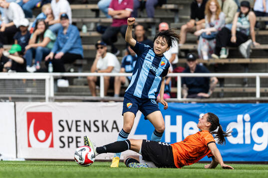 Djurgårdens Shinomi Koyama och Kristianstads Alice Nilsson