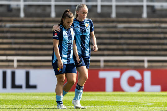 Djurgårdens Alexsandra Lobanova och Zara Jönsson deppar