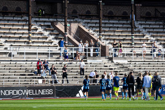 Djurgårdens spelarna tackar publiken