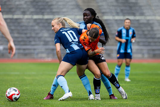 Djurgårdens Tove Almqvist and Sura Yekka och Kristianstads