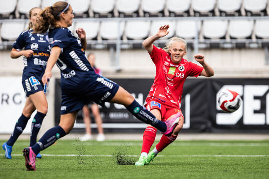 KIF Örebros Molly Johansson gör 1-1