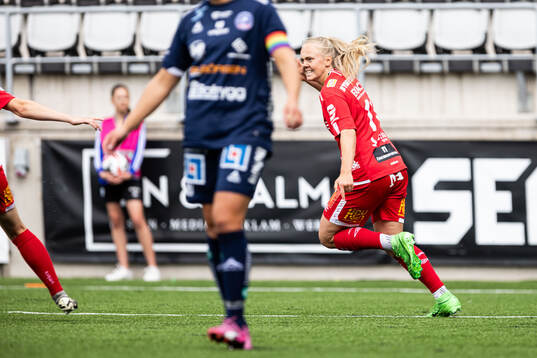 KIF Örebros Molly Johansson jublar
