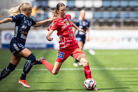 Linköpings Alva Selerud och KIF Örebros Wilma Öhman