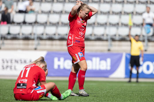 KIF Örebros Molly Johansson och Inka Sarjanoja deppar