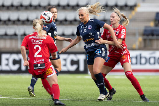 Linköpings Cathinka Tandberg och KIF Örebros Sanni Ojanen