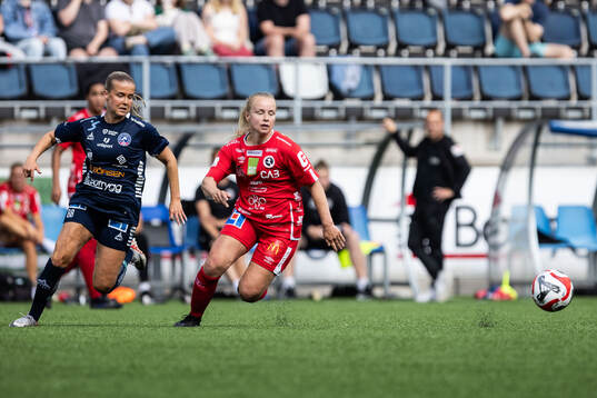 Linköpings Amanda Rantanen och KIF Örebros Sara Ikonen