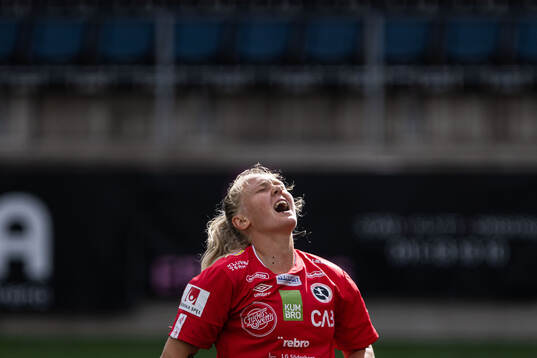KIF Örebros Molly Johansson reagerar