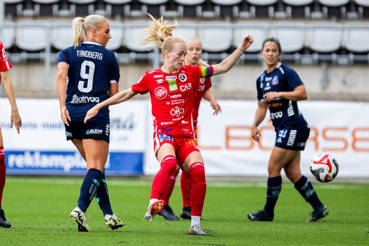 Linköpings Cathinka Tandberg och KIF Örebros Minea Lassas