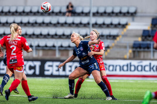Linköpings Cathinka Tandberg och KIF Örebros Sanni Ojanen