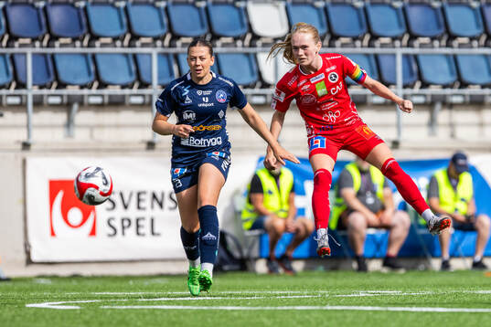 Linköpings Cornelia Kapocs och KIF Örebros Minea Lassas