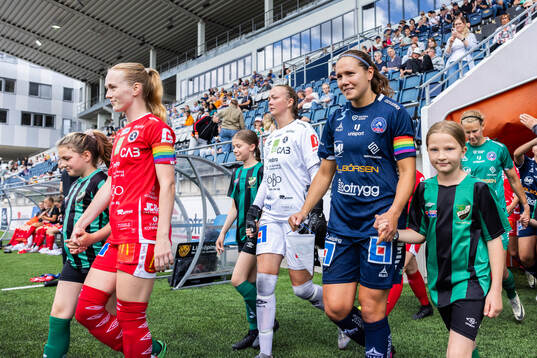 KIF Örebros Minea Lassas och Linköpings Emma Lennartsson