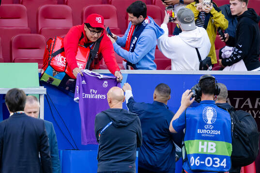 Kylian Mbappé of France signs a Real Madrid jersey