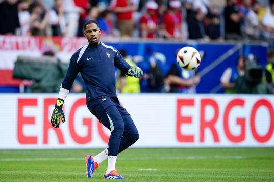 Goalkeeper Mike Maignan of France