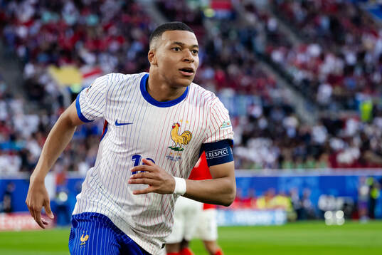 Bläddra bland fler bilder av UEFA Euro 2024, Day 4, Austria - France