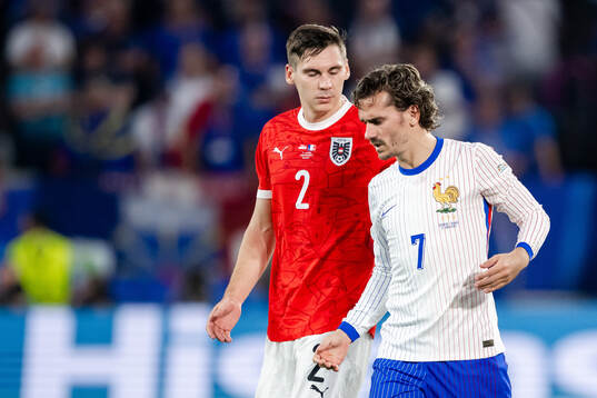 Maximilian Wöber of Austria and Antoine Griezmann of France