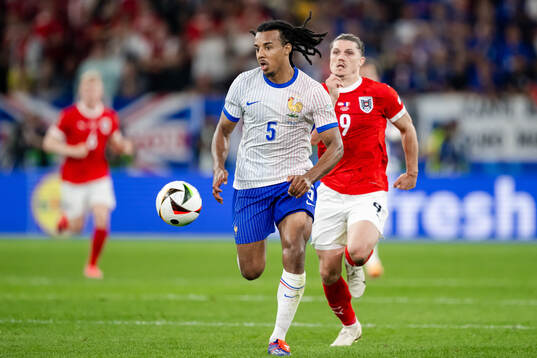 Marcel Sabitzer of Austria and Jules Koundé of France