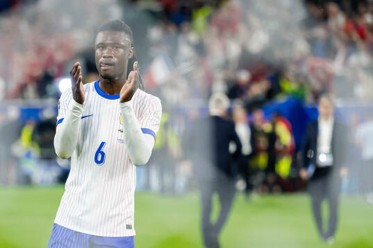 Eduardo Camavinga of France celebrates