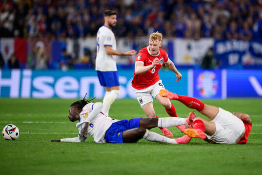 Nicolas Seiwald of Austria against Eduardo Camavinga of
