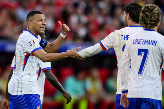 Kylian Mbappé of France celebrates