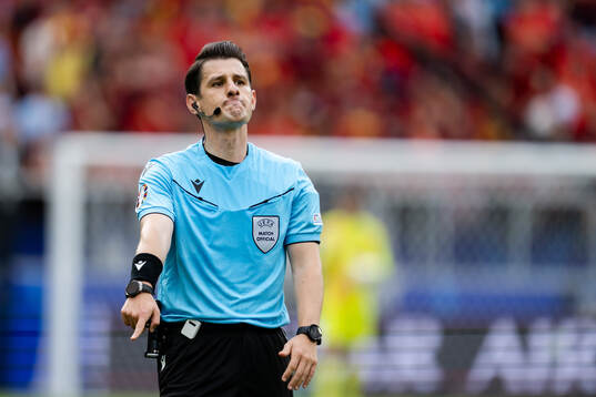 Referee Umut Meler