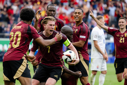 Kevin De Bruyne and Romelu Lukaku of Belgium celebrate a