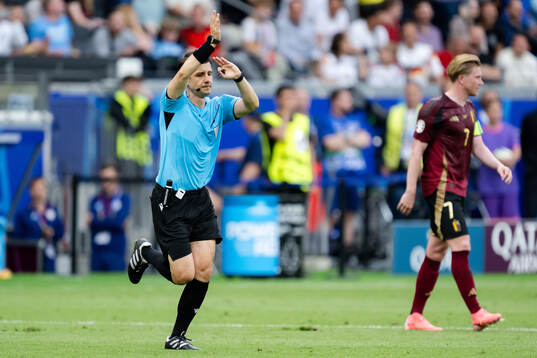 Referee Umut Meler
