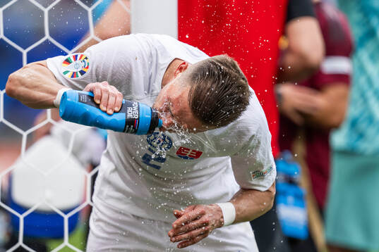 Peter Pekarik of Slovakia sprays water in his face