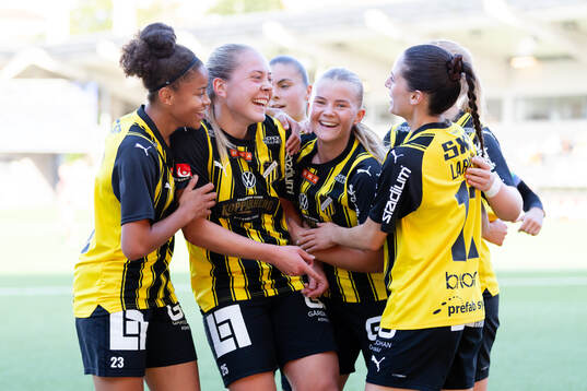 Häckens Clarissa Larisey jublar