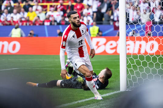 Georges Mikautadze of Georgia celebrates