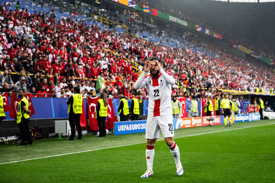 Georges Mikautadze of Georgia celebrates