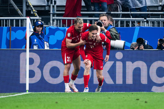 Baris Alper Yilmaz and Kenan Yildiz of Türkiye celebrate