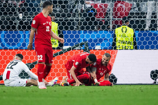 Abdulkerim Bardakci of Türkiye in pain