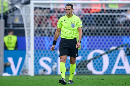 Referee Facundo Tello