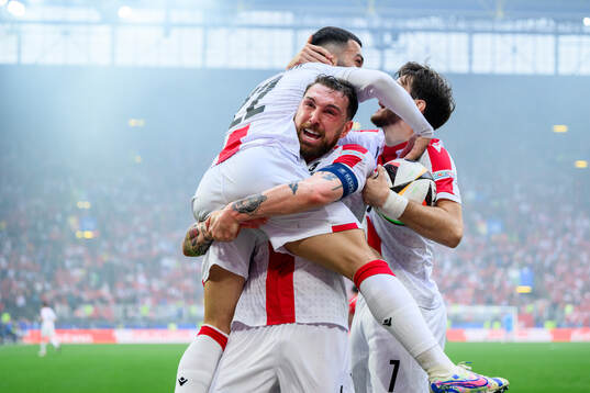 Georges Mikautadze of Georgia celebrate with Guram Kashia
