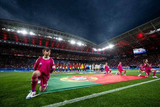 Players of Portugal and of Czech Republic