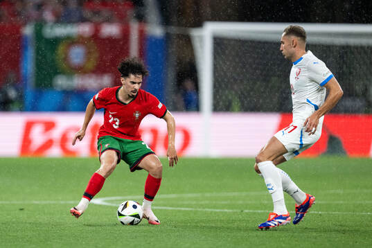 Vitinha of Portugal and Jan Kuchta of Czech Republic