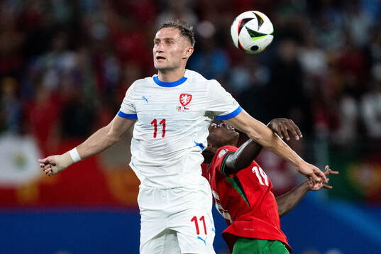 Jan Kuchta of Czech Republic and Nuno Mendes of Portugal