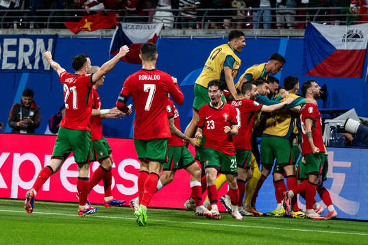 Vitinha of Portugal celebrates with team mates