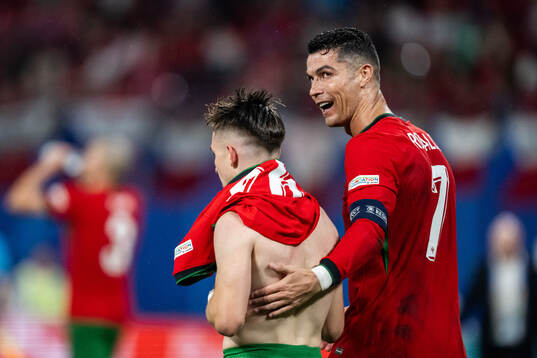 Francisco Conceicao scored 2-1 and celebrates with