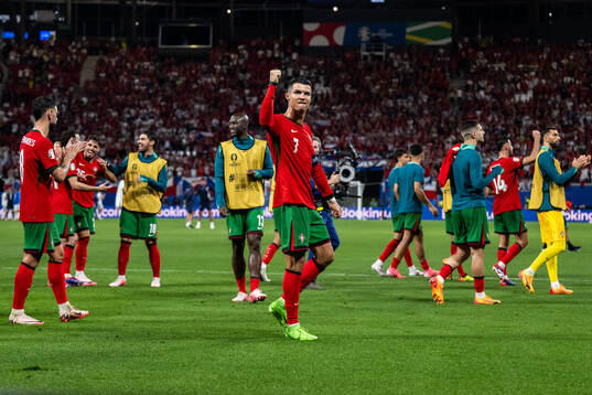 Bläddra bland fler bilder av Cristiano Ronaldo