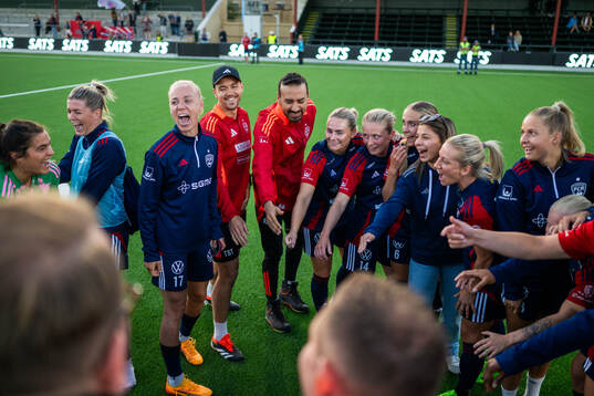 FC Rosengårds spelare jublar