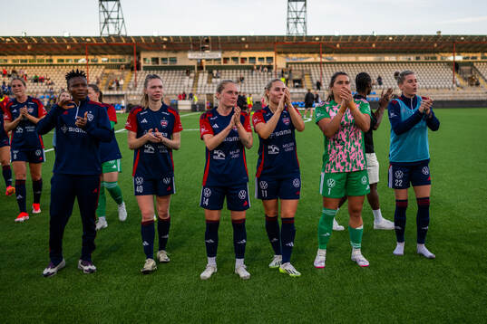 FC Rosengårds spelare jublar