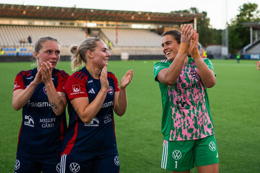 FC Rosengårds målvakt Eartha Cumings och Emilia Larsson