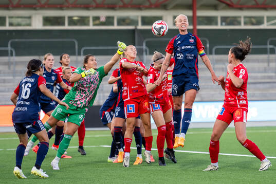 FC Rosengårds Caroline Seger nickar