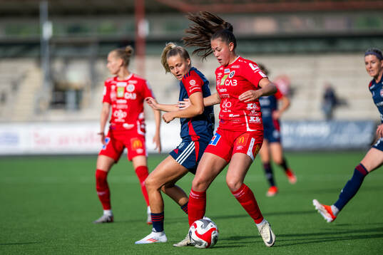 FC Rosengårds Olivia Holdt och KIF Örebros Áslaug Dora