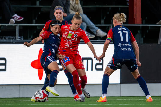FC Rosengårds Mai Kadowaki och KIF Örebros Nora Harnes