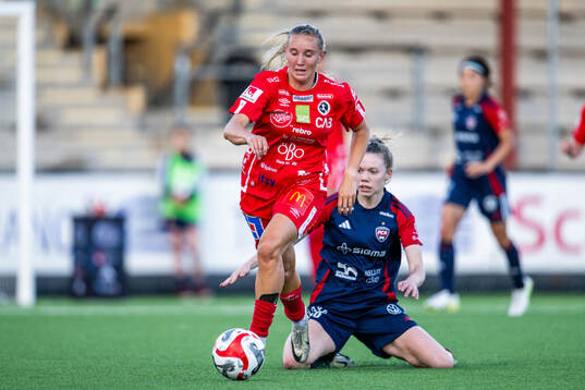 FC Rosengårds Bea Sprung och KIF Örebros Ronja Karlsson