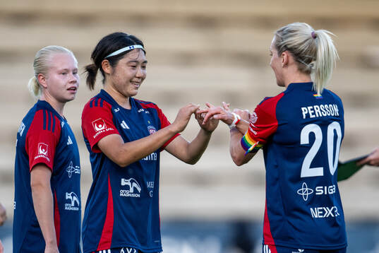 FC Rosengårds Mai Kadowaki och Mia Persson jublar